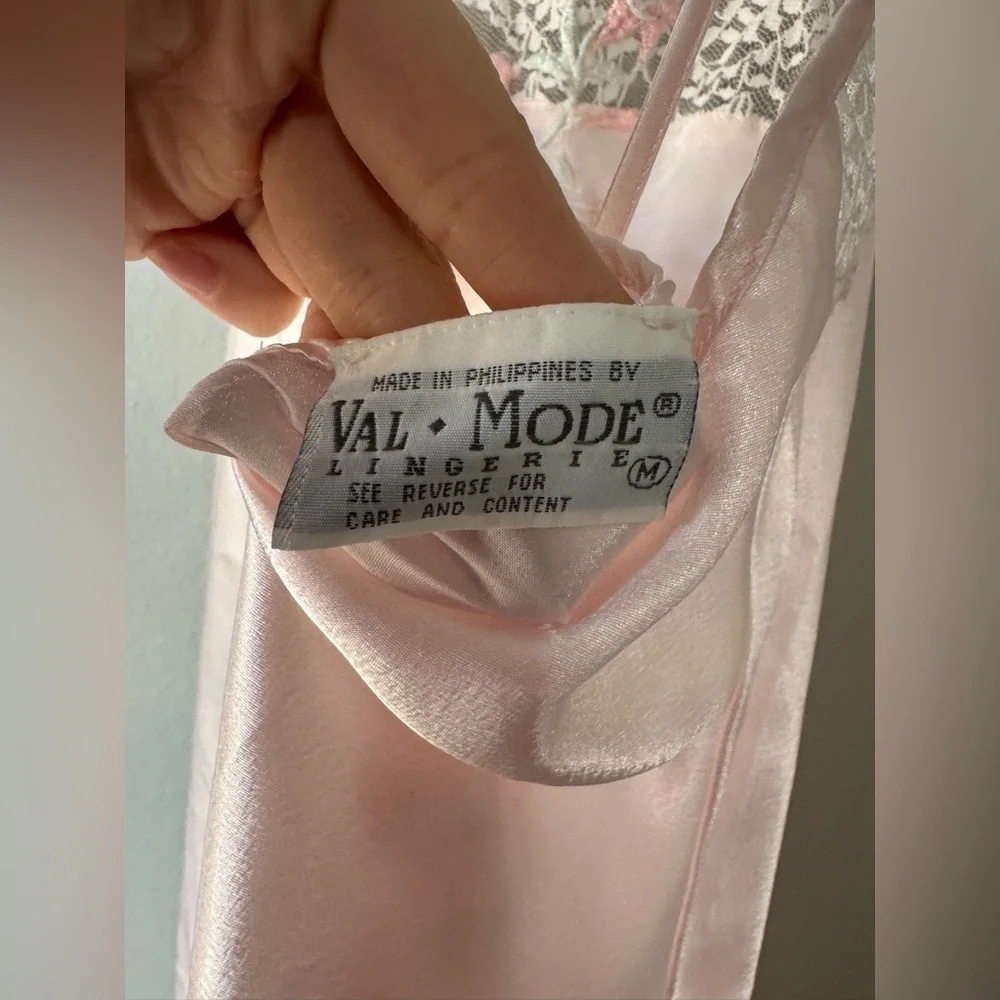 Vintage Lace Detail Satin Chemise in Soft Pink size medium - Picture 5 of 6